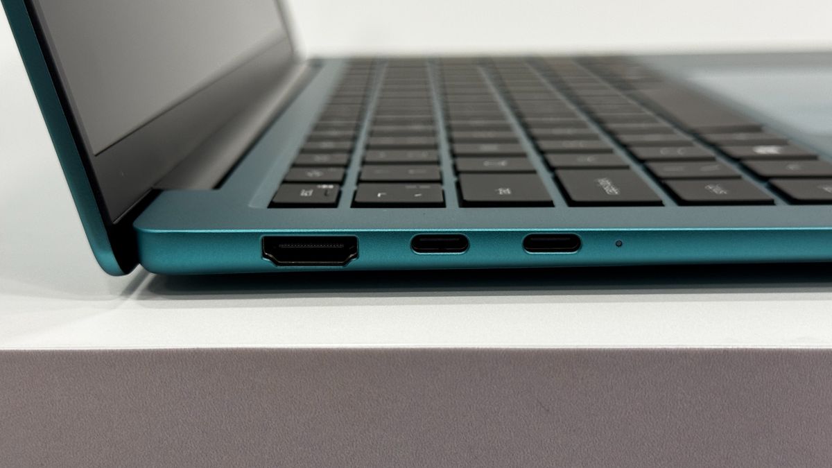 Dell 14S ports and keyboard