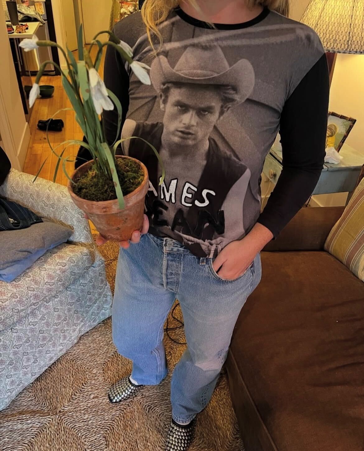 fashion and beauty New YorkCity influencer wearing a James Dean shirt, vintage Levi's jeans, and studded Tory Burch flats
