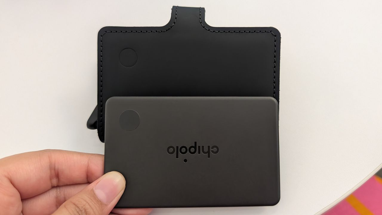 Chipolo x Secrid Trackable Miniwallet in black