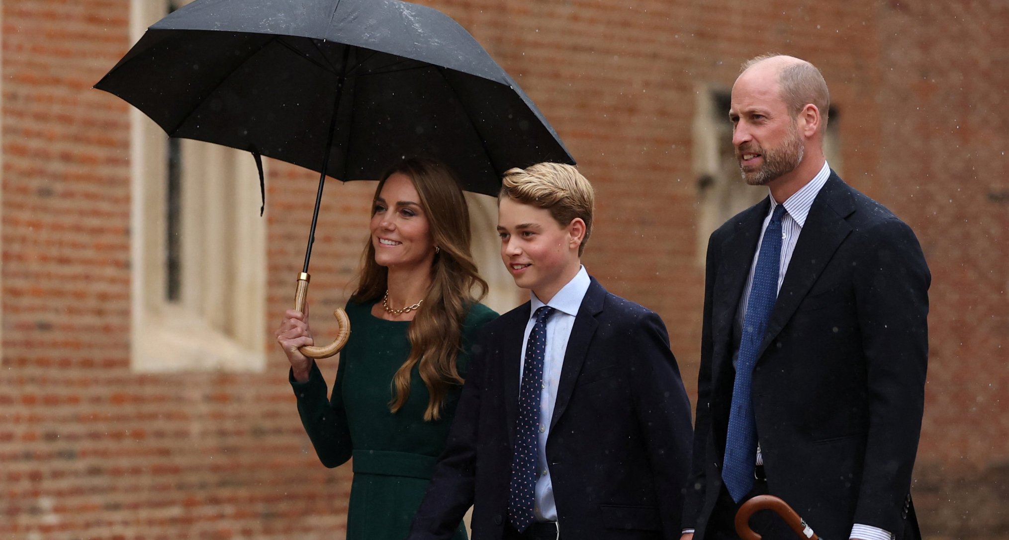 Princess kate, Prince George and Prince William walking with an umbrella at Eton College