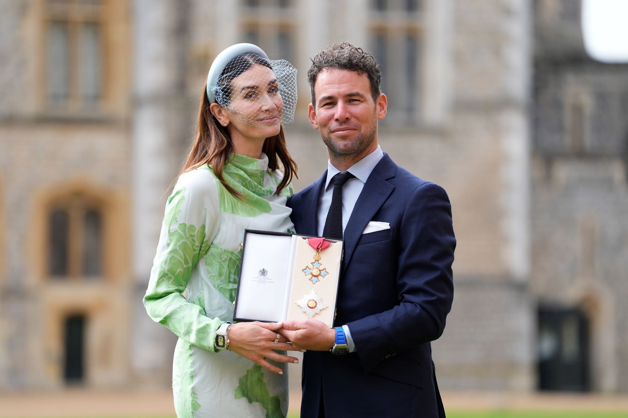 'Uno de los chicos cree que andaré con armadura': Mark Cavendish nombrado caballero en una ceremonia en el Castillo de Windsor