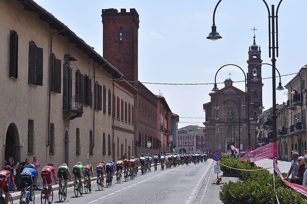 The peloton is lined out during stage 19 at the Giro d'Italia