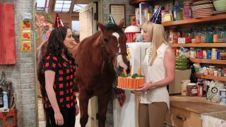 Beth Behrs and Kat Dennings with Chestnut the horse on 2 Broke Girls 