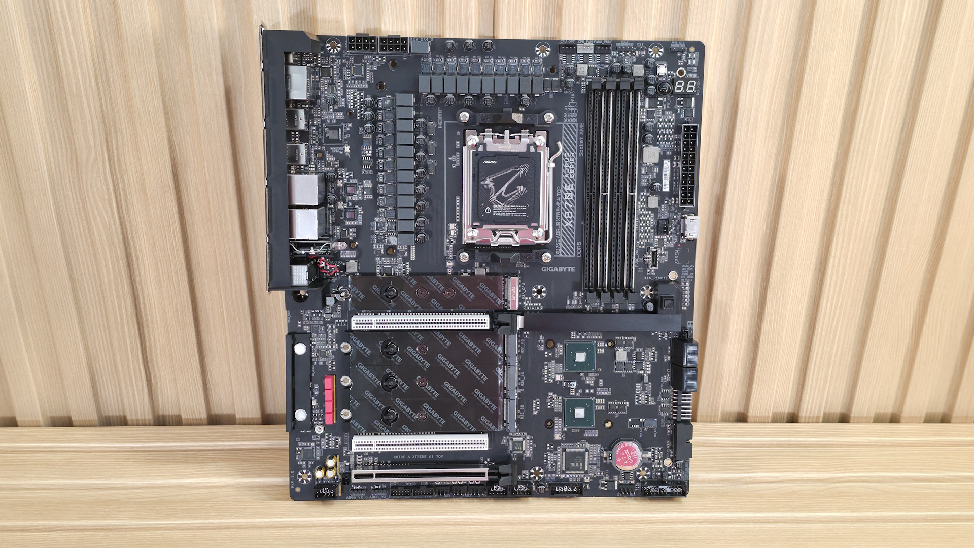 Gigabyte X870E Aorus Xtreme AI Top