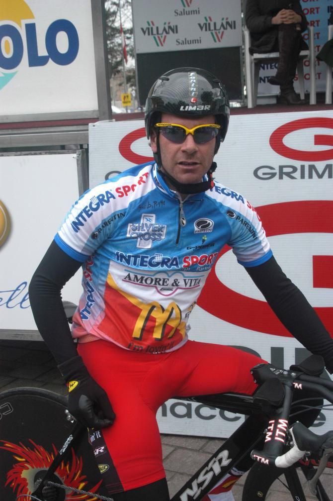 Graziano Gasparre leads the Settimana Coppi e Bartali in 2006.