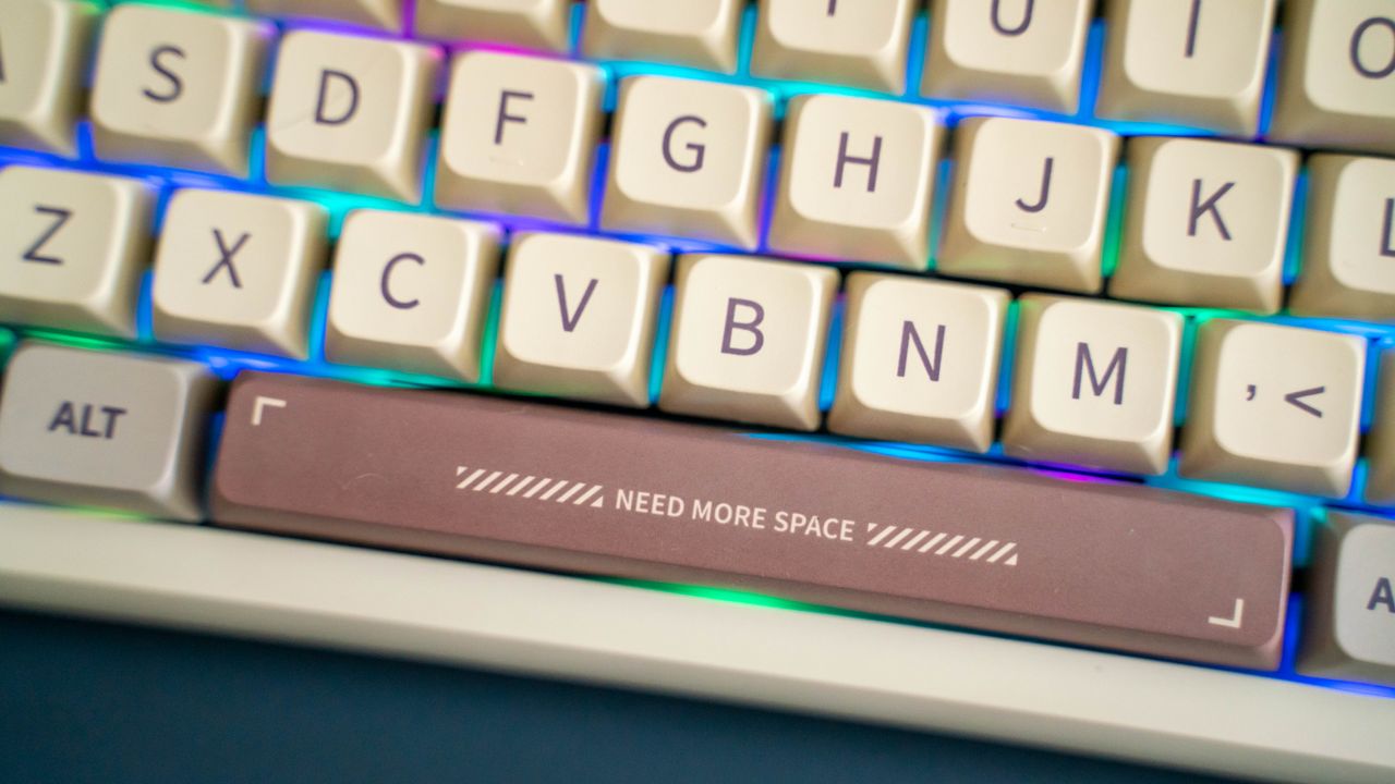 Epomaker RT100 on a desk pad