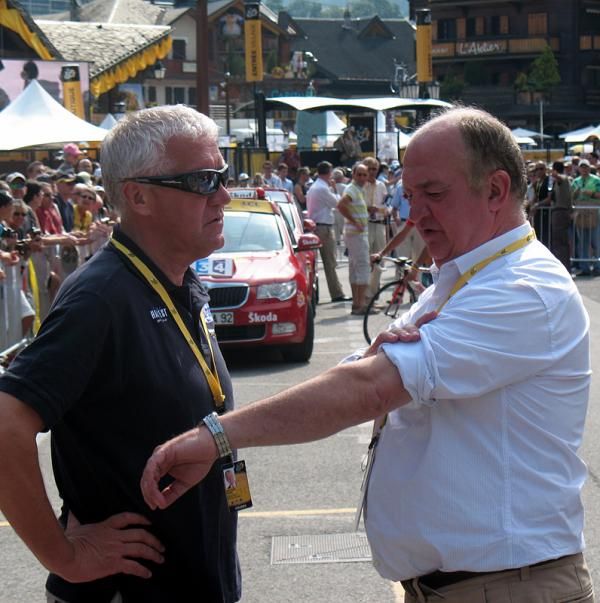 Patrick Lefevre and Jean-Fran&ccedil;ois Pescheux have a chat before the start