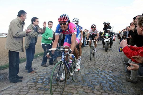 The trio did well on the cobbles but Ballan clearly was not enjoying the rough terrain too much.