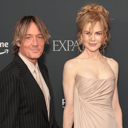 Keith Urban is giving Nicole Kidman guitar lessons.