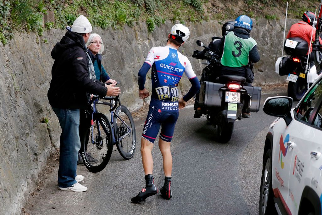 NICE FRANCE MARCH 13 Mauri Vansevenant of Belgium and Team QuickStep Alpha Vinyl suffers a mechanical problem during the 80th Paris Nice 2022 Stage 8 a 1156km stage from Nice to Nice ParisNice WorldTour on March 13 2022 in Nice France Photo by Bas CzerwinskiGetty Images