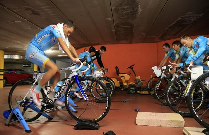 Nibali leads a trainer session on what should have been stage 19