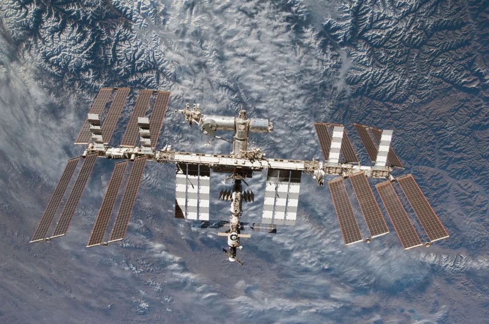 'An Entirely New Way Of Thinking': The ISS Celebrates 20 Years in Space ...