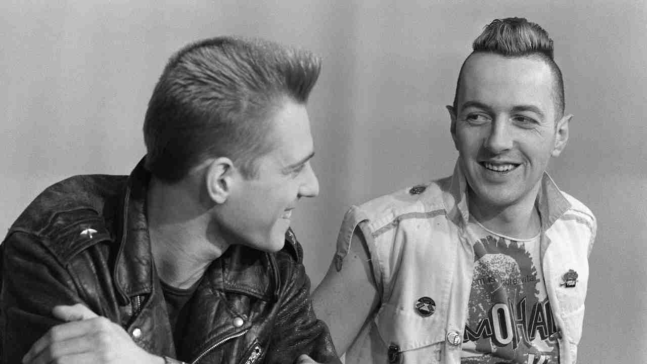 The Clash&amp;rsquo;s Paul Simonon and Joe Strummer posing for a photograph in 1984