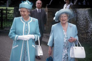 Queen Elizabeth II, Queen Elizabeth The Queen Mother, 1990