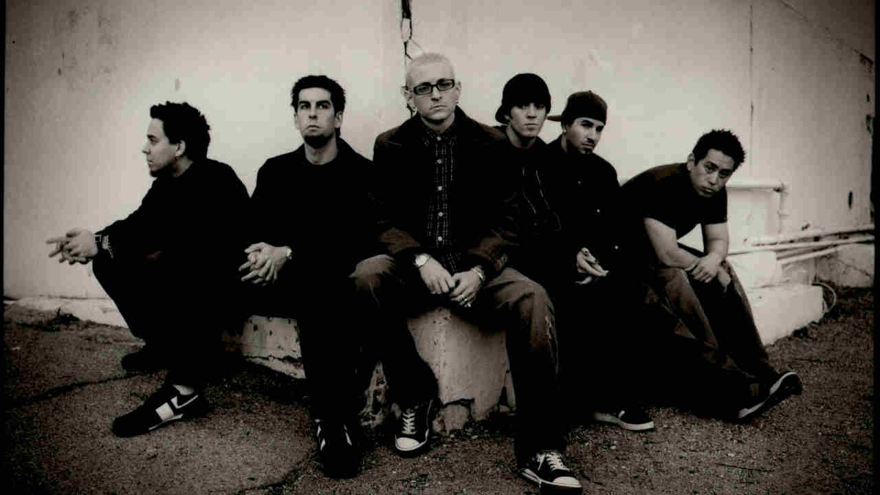 Linkin Park posing for a photograph in 2003