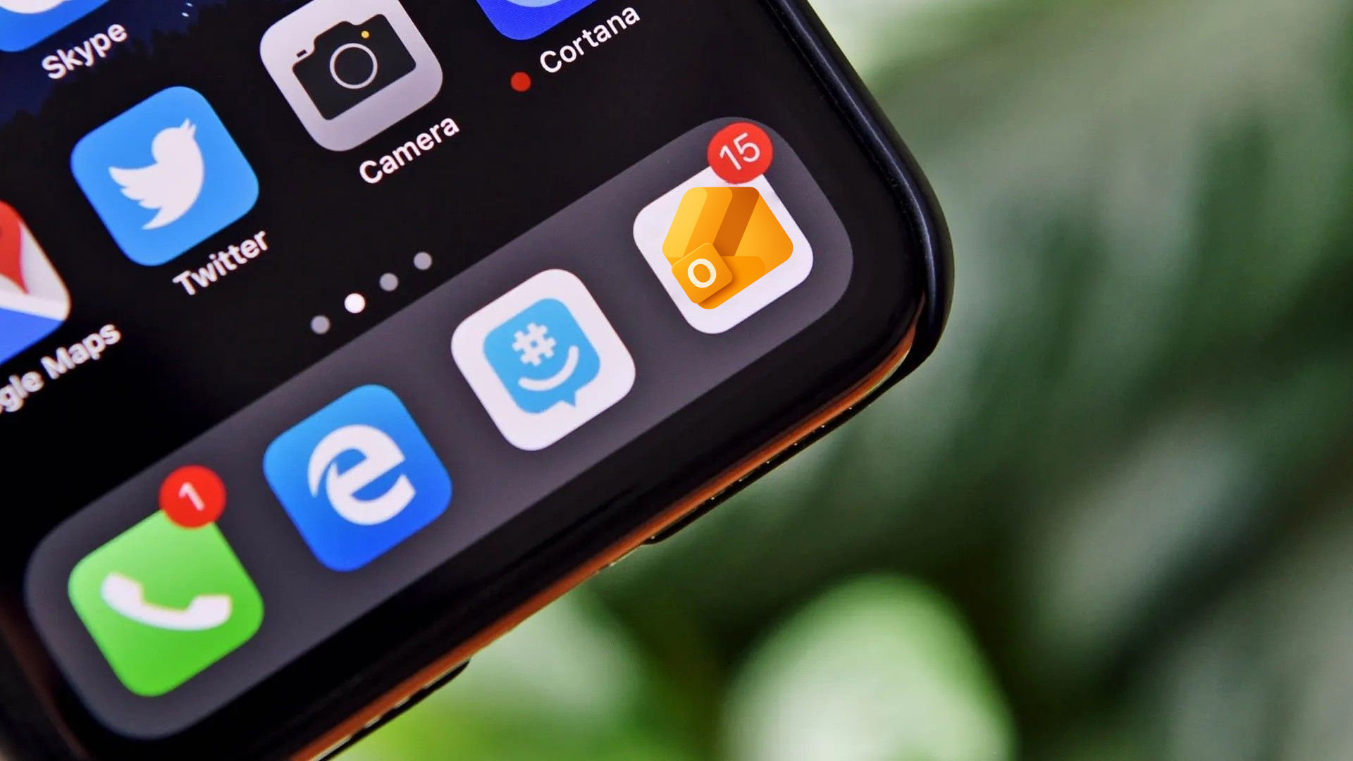Yellow Outlook icon on Android