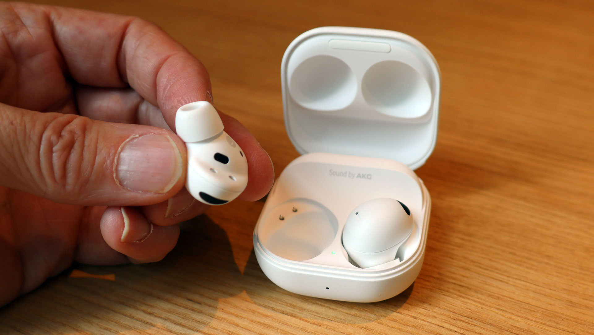 Samsung Galaxy Buds 2 Pro with one in and one out of case