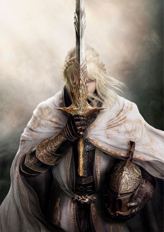 Андрогинный рыцарь в замысловатых доспехах держит меч, частично закрывающий лицо, а в другой руке держит шлем