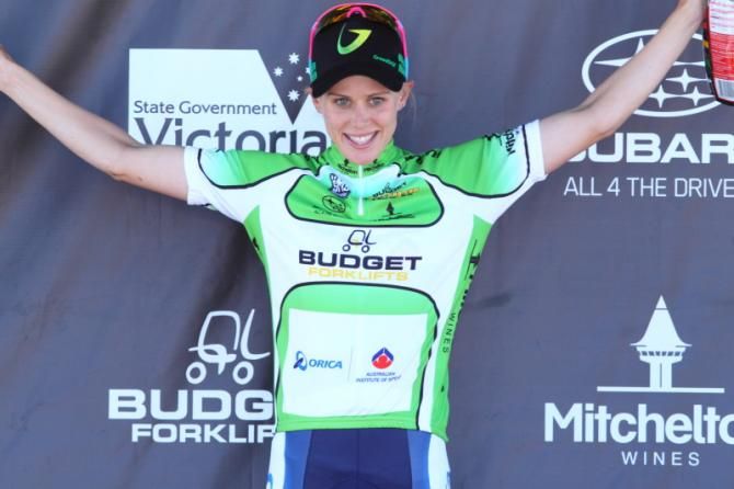 The lead in the sprint competition passed to Tiffany Cromwell (Orica - AIS) because of her race-long break
