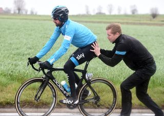 Wiggins gets a push in the 2015 Ghent-Wevelgem (Watson)
