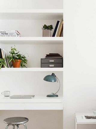 london flat white built in workspace shelves