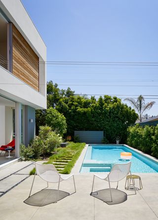An backyard with white colored seating