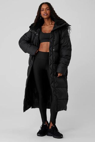 iceland fashion - woman wearing black long puffer coat over yoga set