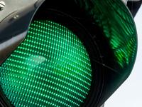 (GERMANY OUT) Eine Ampel im Straßenverkehr zeigt grünes Licht. (Photo by Wodicka/ullstein bild via Getty Images)