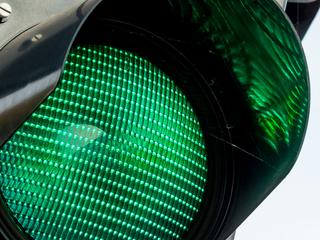 (GERMANY OUT) Eine Ampel im Straßenverkehr zeigt grünes Licht. (Photo by Wodicka/ullstein bild via Getty Images)