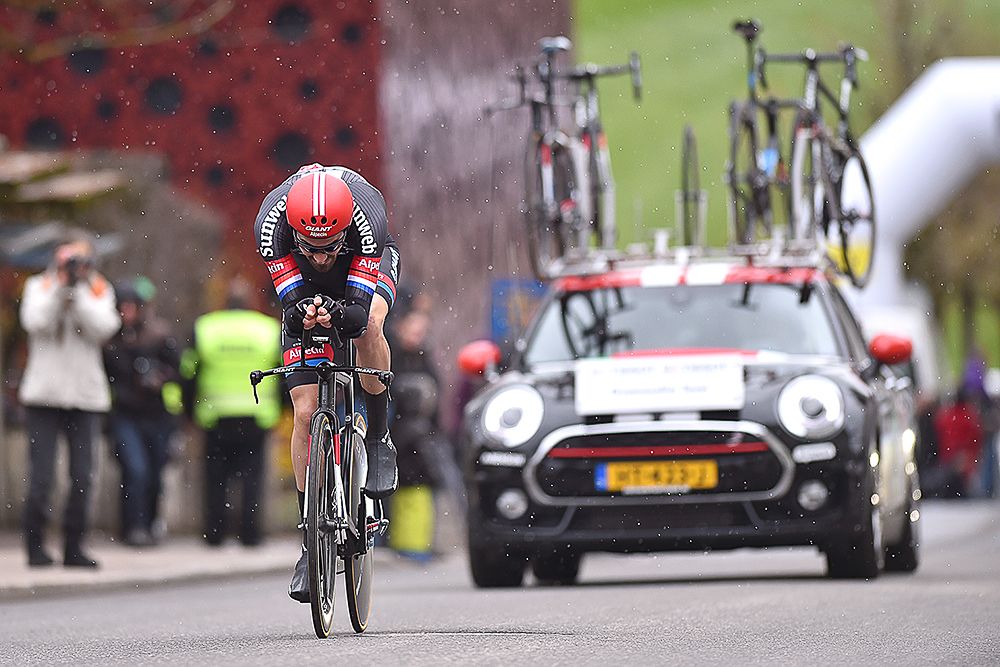 Tom Dumoulin en route to second in the Romandie prologue