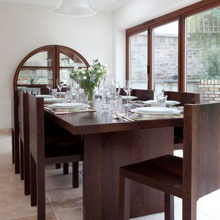 Dinning room with white walls and dinning room with chairs