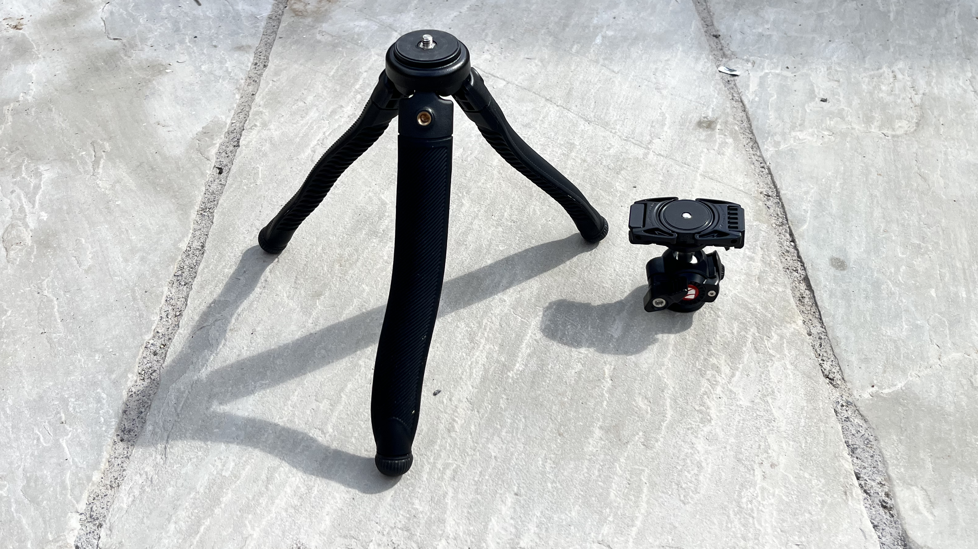Freewell Vlogpod legs next to ball head