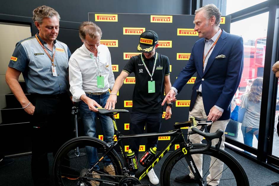 Simon Yates shows off his new wheels