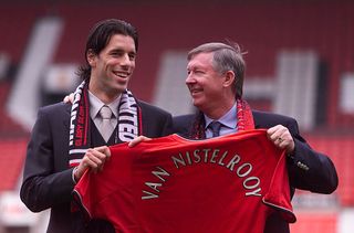 Ruud van Nistelrooy with Alex Ferguson at his Manchester United unveiling