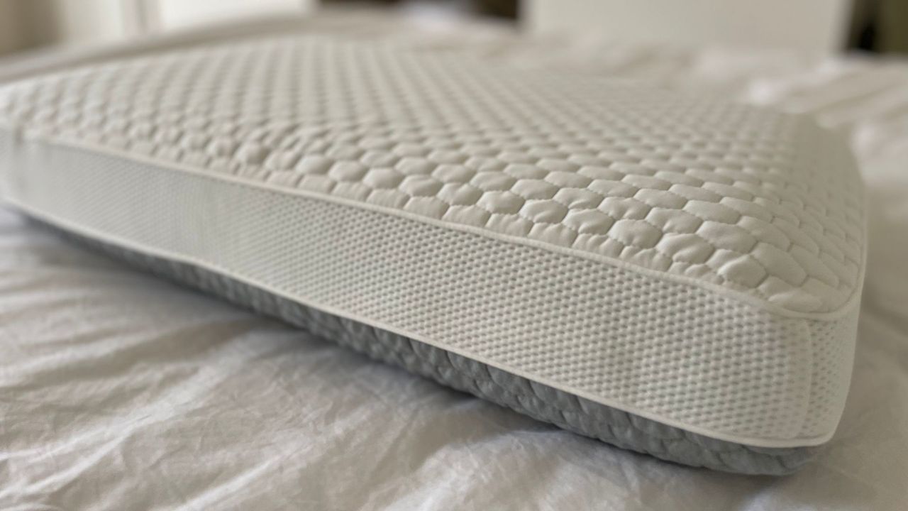Soak &amp; Sleep Cooling Memory Foam Pillow side profile
