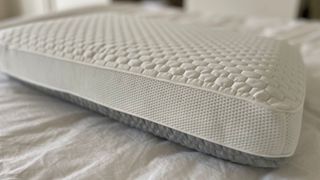 Soak & Sleep Cooling Memory Foam Pillow side profile