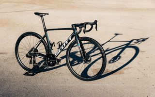 WorldTour Bikes: Team DSM Scott Addict 2022