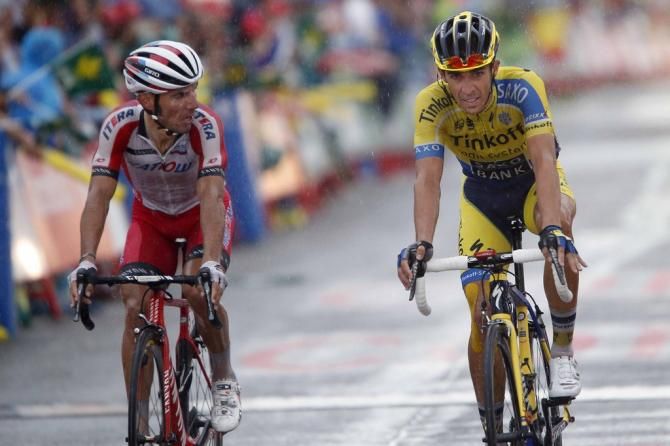 Joaquim Rodr&iacute;guez and Alberto Contador cross the line together