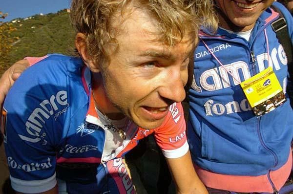 Damiano Cunego (Lampre-Fondital) is congratulated by a team member.