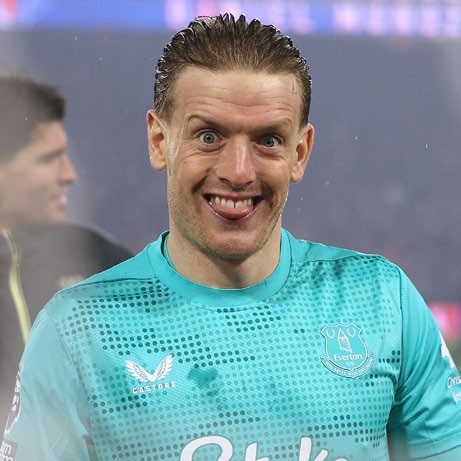 LONDON, ENGLAND - FEBRUARY 15: Jordan Pickford of Everton jokes around for the camera seconds before kick off during the Premier League match between Crystal Palace FC and Everton FC at Selhurst Park on February 15, 2025 in London, England. (Photo by Warren Little/Getty Images)