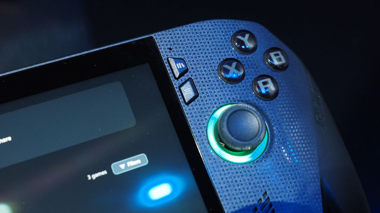 Asus ROG Xbox Ally X at Gamescom 2025