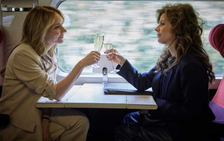 Faithfully Yours cast: Bracha van Doesburgh and Elise Schaap on a train