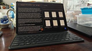 Writing on an Honor MagicPad 2 with the keyboard case attached