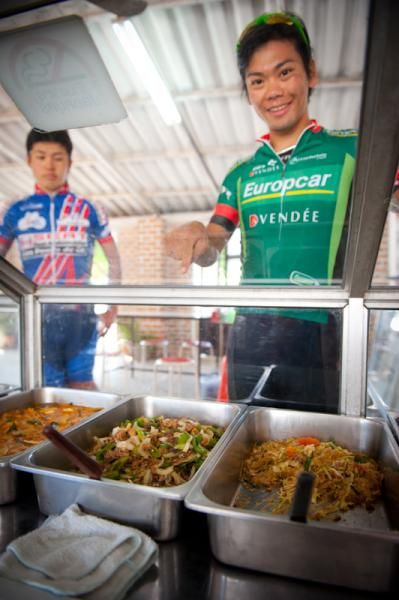 Arashiro Yukiya (Europcar) chooses the dish for breakfast in local restaurant
