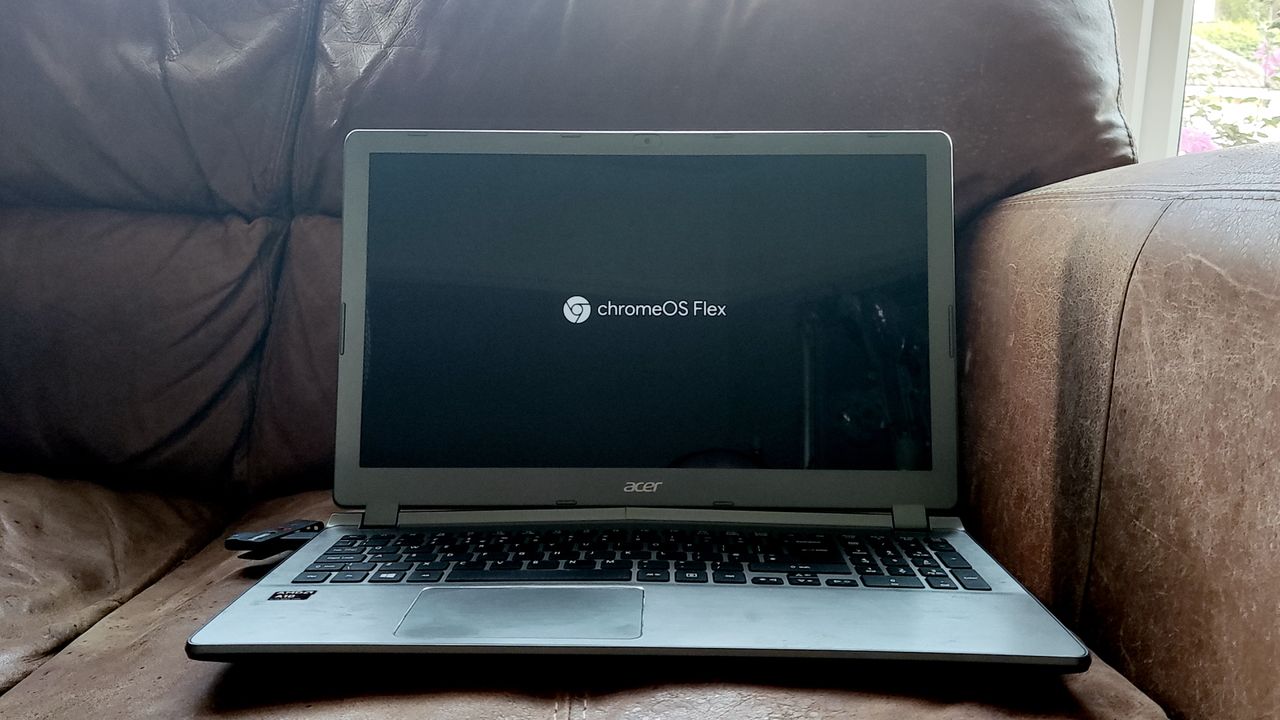 Google Chrome OS Flex running on an Acer Aspire V5