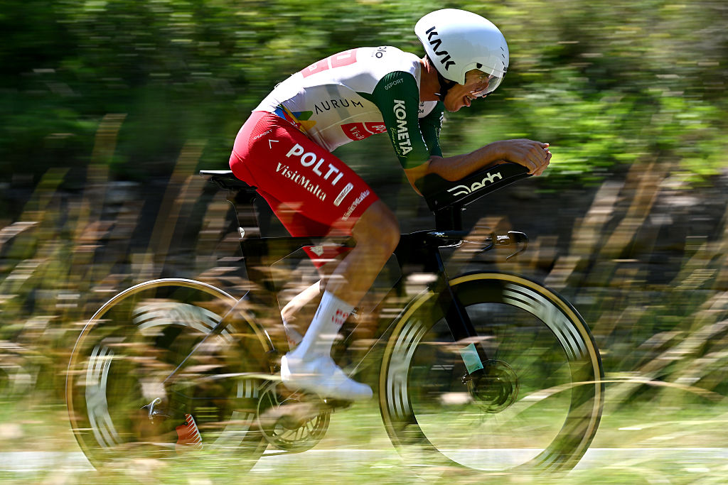 Germ&aacute;n Gomez Becerra during a race in 2025