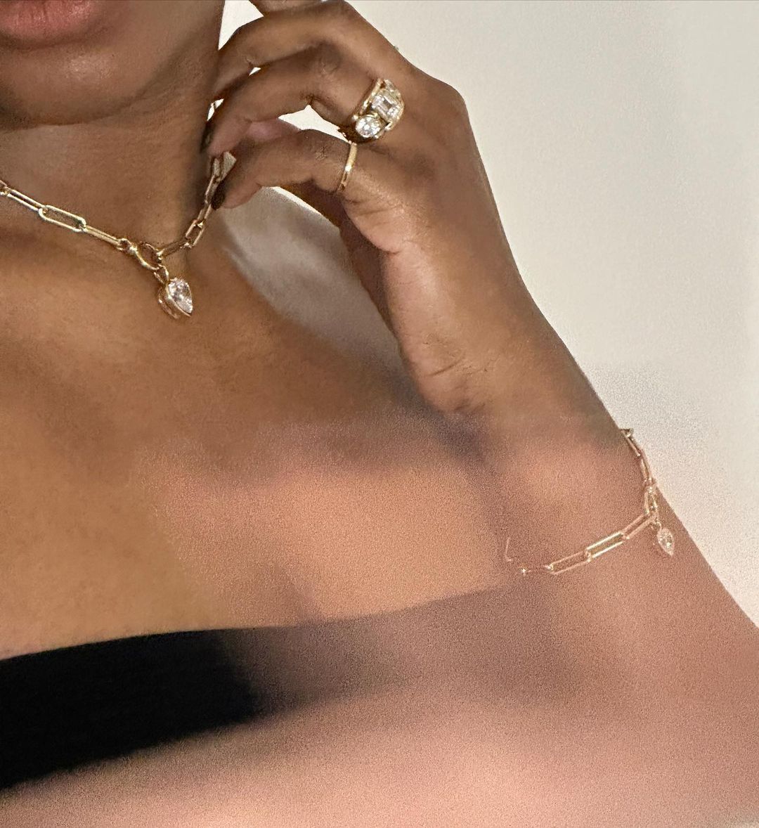 4 Elegant Items of Jewelry That Goes With The whole lot, In response to a Style Editor