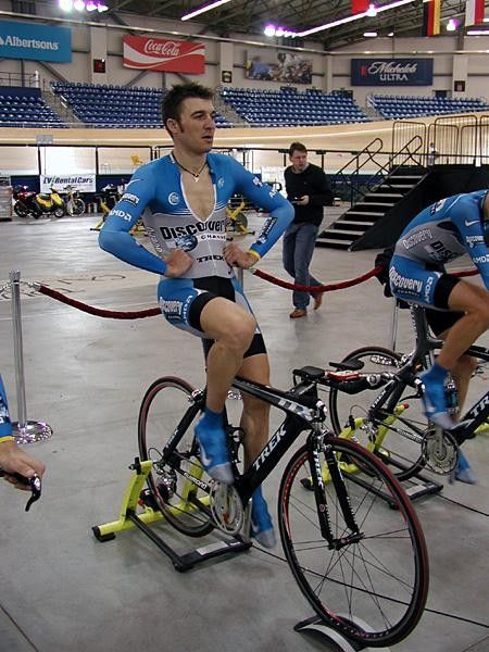 Yaroslav Popovych stretches