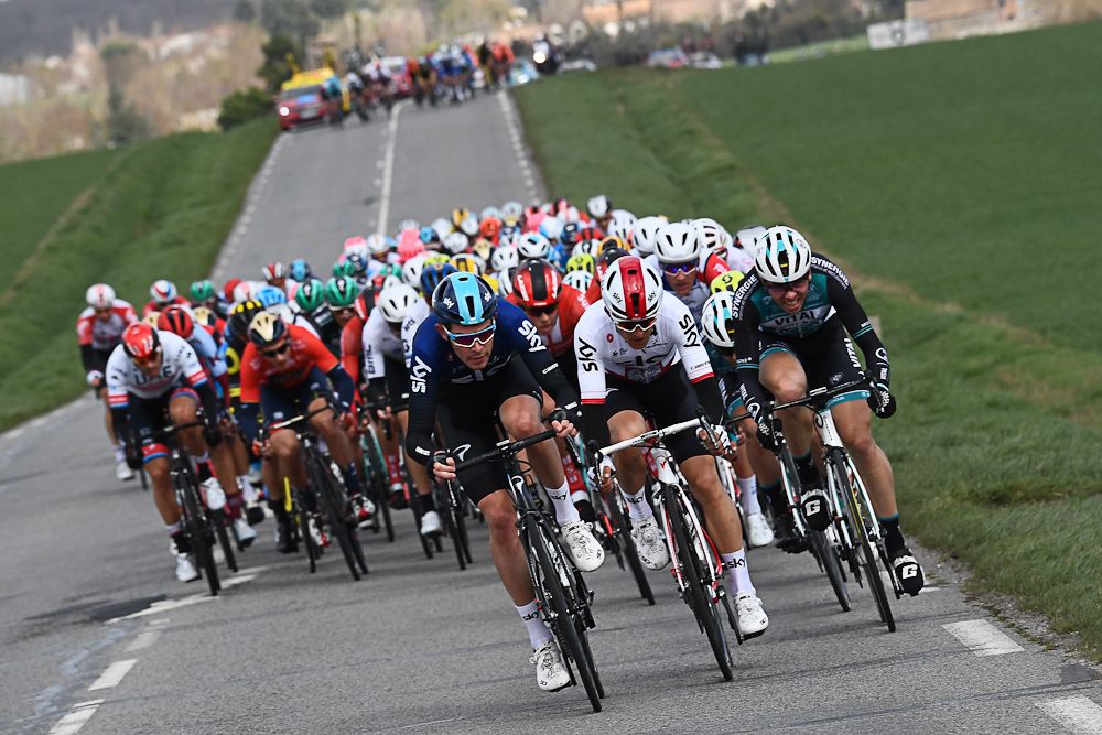 Crosswinds caused splits on the Paris-Nice peloton
