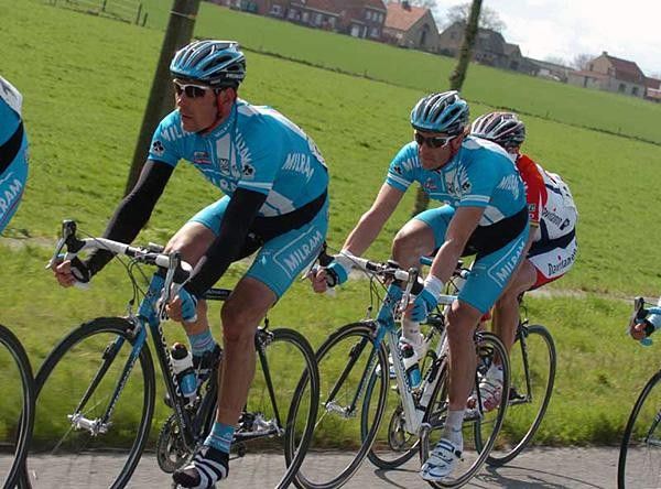 Erik Zabel (Milram) shelters Petacchi